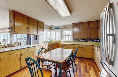Bodega Bay House | Bodega Bay 3BR ocean-view cottage with hot tub — dogs welcome