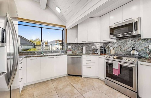 Bodega Bay House | Bodega Bay 5BR ocean-view home with hot tub — dogs welcome