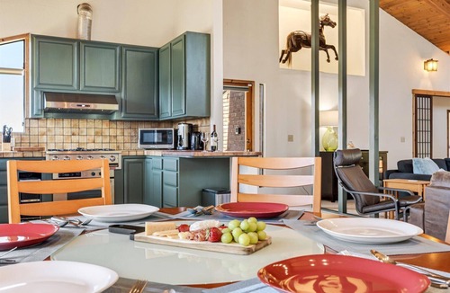 Salmon Creek House | Bodega Bay~Family-Friendly! Near Beach Game Room The Bodega House!