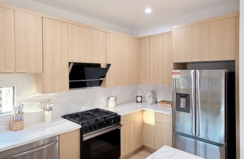 Mid Central House | Brand New 3BR Home Fast WiFi Parking Near Pasadena