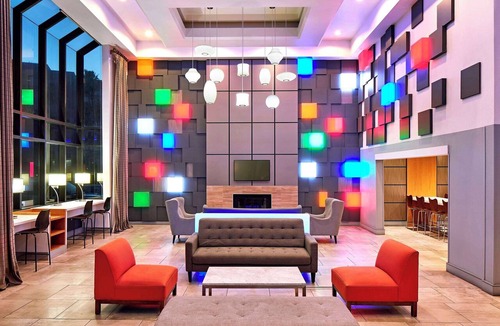 Orange Hotel | Breakfast Included + Pool Access | 0.9 Mi to The Outlets at Orange