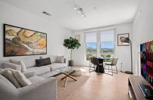 Lake Forest Apartment | Bright Luxury 2BR Retreat with Pool in Irvine