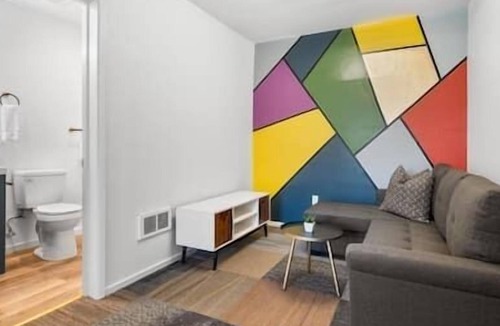 Downtown Apartment | Bright Modern One BR Apartment