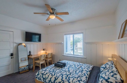 South Redondo House | Broadway 1 - Clean Private Studio