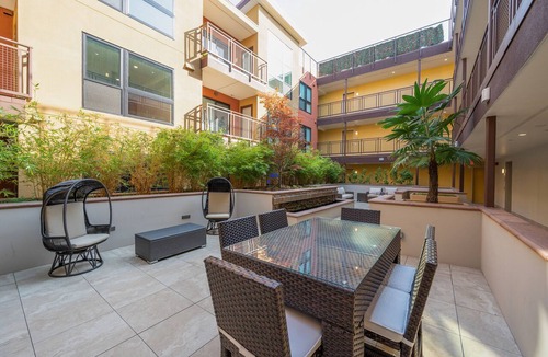 Walnut Creek Apartment | Broadway Plaza and Hot Tub in Walnut Creek