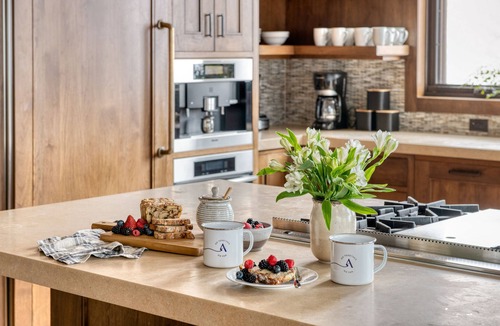 Olympic Valley Cabin | Bronson by AvantStay | Luxurious Home On The Slopes!