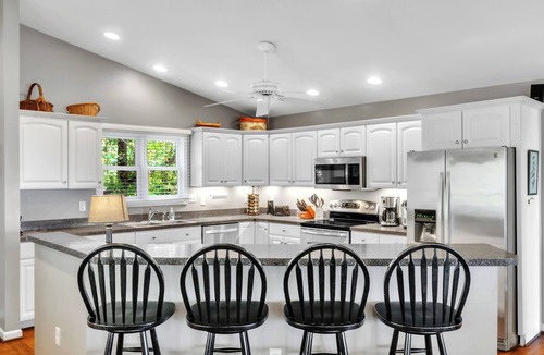 Cleveland Cabin | Caesar's Head Mountain Home ~ Sleeps 13 ~ Table Rock & Blue Ridge Views