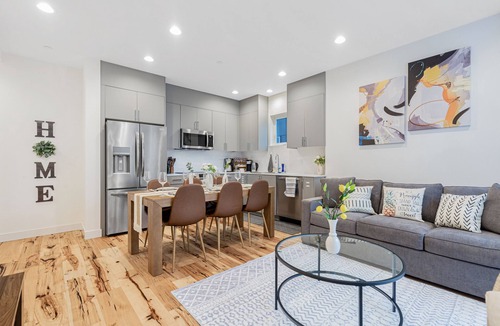Broadway House | CapHill 3B3B, Needle View, A/C & Free Parking