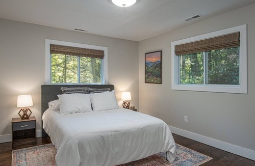 Cedar Mountain House | Cardinal`s Nest -Pet Friendly Cabin Near Dupont