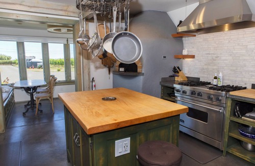 Sonoma House | Carneros Winemaker Estate bw Sonoma & Napa: Sleeps 4, Vineyard, Pool, Spa, Bikes