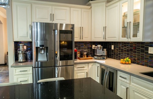 North Central House | Casa Blanca- 4BR Spanish villa near the Rose Bowl- Chefs kitchen Sleeps 8
