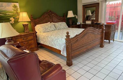 Palm Desert Hotel | Casa Larrea Inn