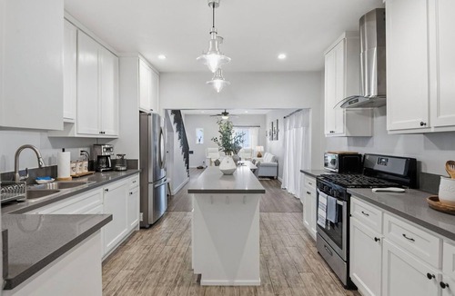 East Village House | Casa Playa in the Heart of Long Beach