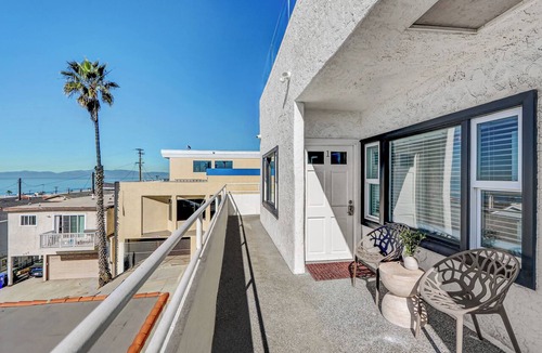 Sand Section Apartment | CasaBella- Ocean Breeze in El Porto suite