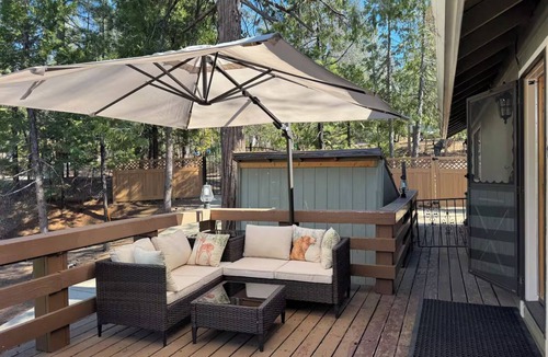 Phoenix Lake-Cedar Ridge Cabin | Cedar Ridge Forest Retreat Fireplace Huge Deck Near Yosemite Game Room