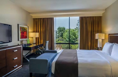 Little Tokyo Hotel | Central LA Stay Near Little Tokyo Culture, Dining & City Attractions