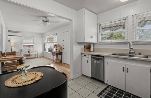 La Crescenta Cottage | Centrally Located 2-bedroom, 1-bath Cottage with Mountain Views & Private Deck