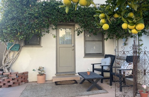 Coastal San Pedro Cottage | CharmCrashpad.Prkg.MinimialEssentials!