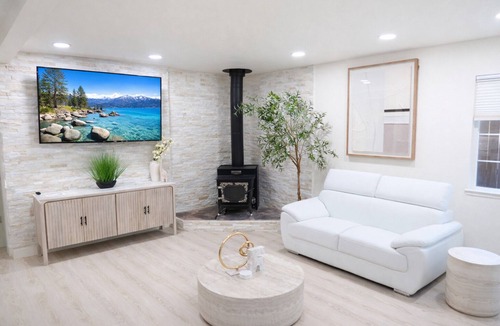 Al Tahoe House | Charming 2-bedroom house in peaceful South Lake Tahoe
