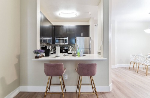 Marina del Rey Apartment | Charming 2-bedroom apt in Marina del Rey with pool, jacuzzi, gym, free parking!