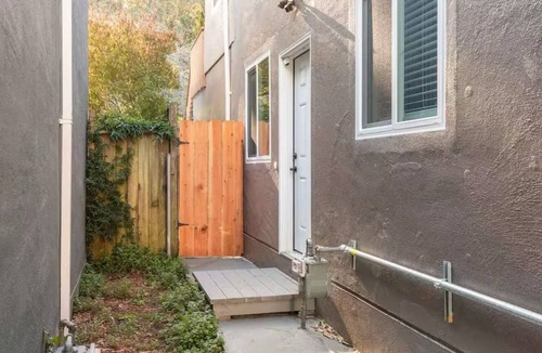 Daly City Apartment | Charming 2-bedroom apartment in lovely Daly City perfect for relaxing