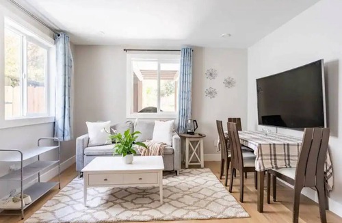 Daly City Apartment | Charming 2-bedroom apartment in lovely Daly City perfect for relaxing