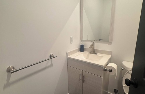 Harbor House | Charming 2-bedroom house with WiFi, AC in welcoming Long Beach
