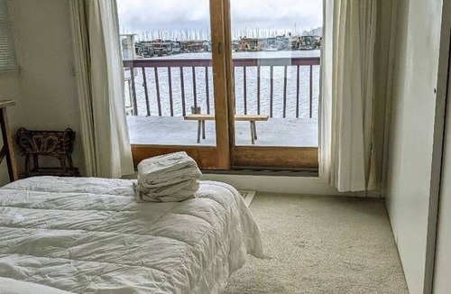 Marin City Boat Rental | Charming 2 Bedroom Houseboat