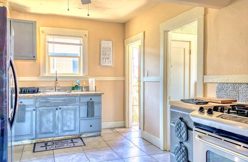 Oakland House | Charming 2-bedroom house in Oakland perfect for your getaway