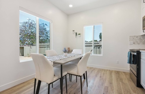 San Marcos House | Charming 2bd/2ba bungalow in brilliant San Marcos w/WiFi, AC, Private Driveway