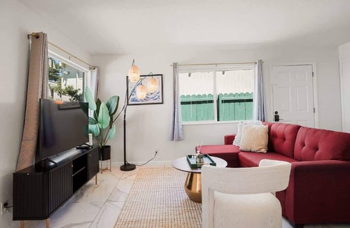 Pacifica Apartment | Charming 2BR Coastal Getaway in Pacifica Near Beach & SF