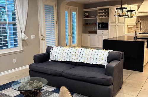 Valencia House | Charming 3-bedroom house in amazing Santa Clarita with AC