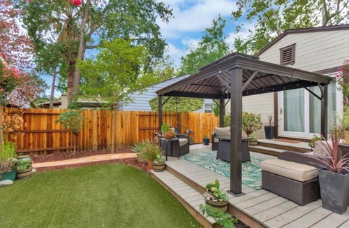 Land Park Cottage | Charming 3-bedroom cottage in lovely Land Park with Backyard