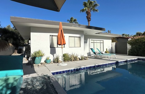 Warm Sands House | Charming 3-bedroom house with AC and WiFi in Palm Springs