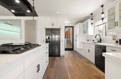 El Segundo House | Charming 3BR/2.5BA El Segundo Home w/Hot Tub + W/D
