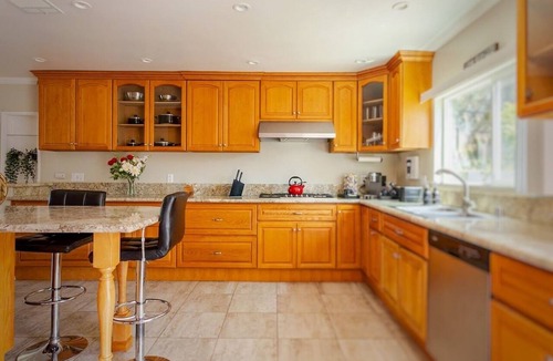 Palms House | Charming 3BR/2BA house with FREE Parking/WiFi in Heart of Culver City & Sony