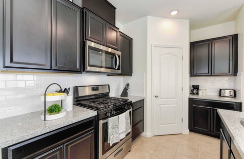 Folsom House | Charming 3BR Escape｜Sunlit Patio｜Pet-Friendly｜Flexible Leasing Available #41384
