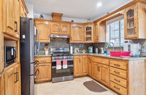 Hermosa Village House | Charming 4-bedroom house with WiFi & Hot Tub in Anaheim, 1 mile from Disney!