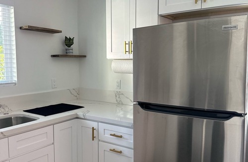 North Hills East Apartment | Charming and Stylish 1 Bedroom/1 Bathroom Guesthouse