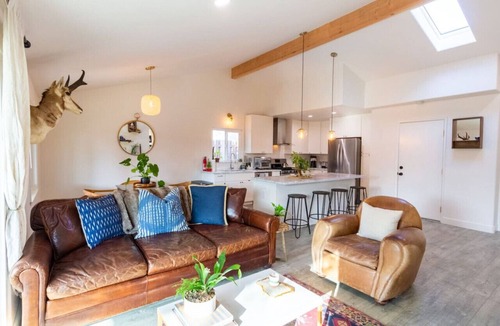 Bay Park House | Charming Bay Park 3BR Great Backyard BBQ A/C