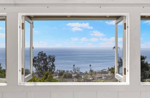 Diamond Crestview Cottage | Charming Cottage with Beautiful Ocean Views
