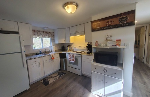 Kedron Cottage | Charming Cozy Cottage @ Aly Farm- Long-Stay Ready