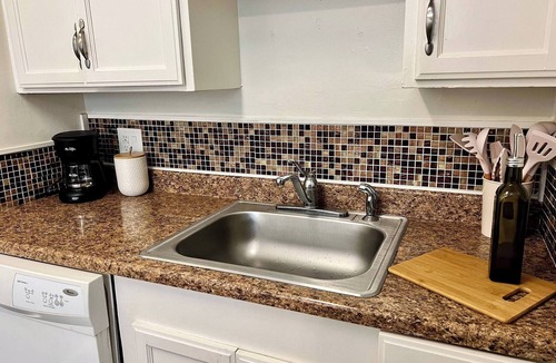 Belmont Bed & Breakfast | Charming Garden Oasis, Walkable, Laundry, Parking, 1 BR
