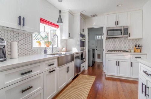 Sherman Oaks House | Charming home Universal pool hot tub