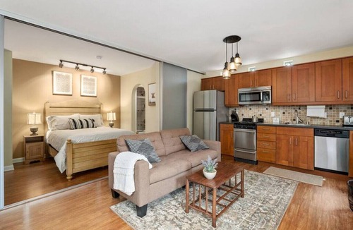 South Park Apartment | Charming Junipera Studio in Prime Location (A)