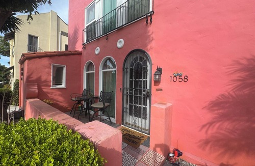 Mid-Wilshire House | Charming Mediterranean 3-bedroom in West Los Angeles