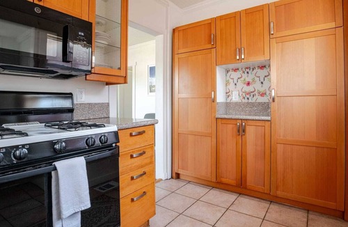 Los Feliz House | Charming One Bedroom Cottage in Prime Silverlake