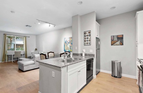 Airport Area Apartment | Charming Scholarship Condo｜Ground Floor｜Pet-Friendly｜Gated Community #17