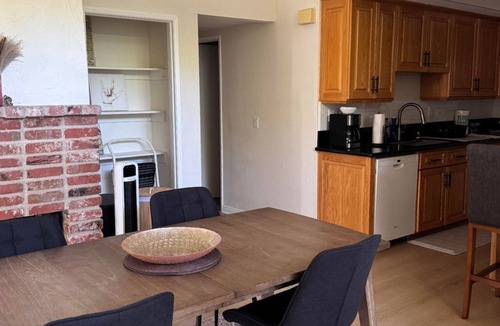 Chatsworth House | Charming Single Story 3-bedroom townhome with AC in Los Angeles