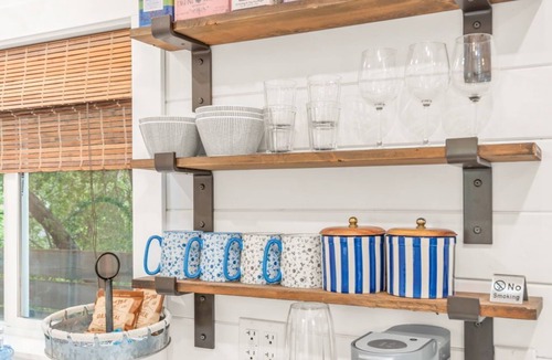 Agoura Hills House | Charming Tiny House by the beach!